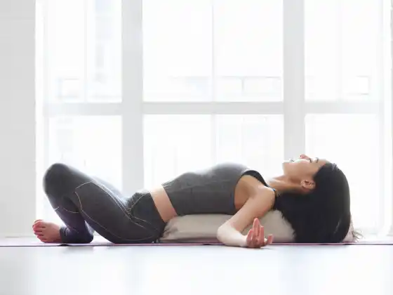 Inilapat ni Reiki ang Yin Yoga 
