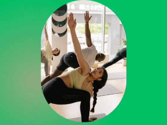 Vinyasa được tăng cường sức mạnh: Dòng Yoga trung cấp